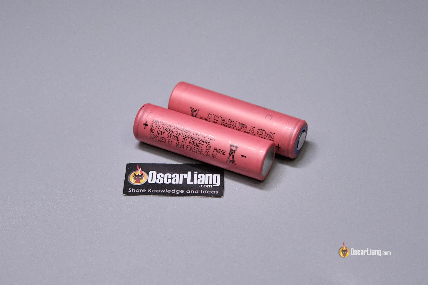 Baterias 18650 organizadas em estojo tático