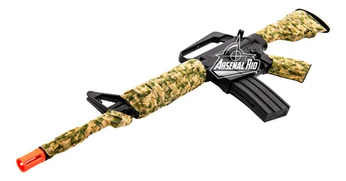 Fita de camuflagem aplicada em equipamento tático